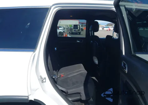 2015 Jeep Grand Cherokee Laredo z USA, uszkodzony, nr VIN 1C4RJFAG7FC122784